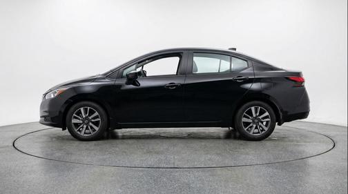 Super Black 2025 Nissan Versa 1.6 SV
