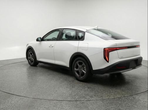 Snow White Pearl 2025 Kia K4 LXS