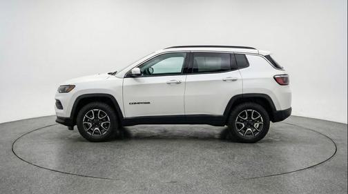 Bright White Clearcoat 2025 Jeep Compass Trailhawk