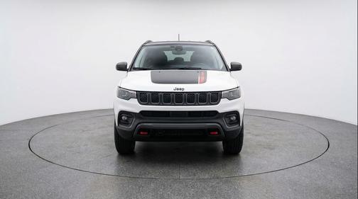 Bright White Clearcoat 2025 Jeep Compass Trailhawk