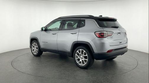 Silver Zynith Metallic Clearcoat 2025 Jeep Compass Limited