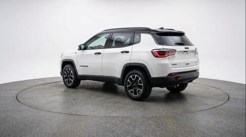 Bright White Clearcoat 2025 Jeep Compass Trailhawk