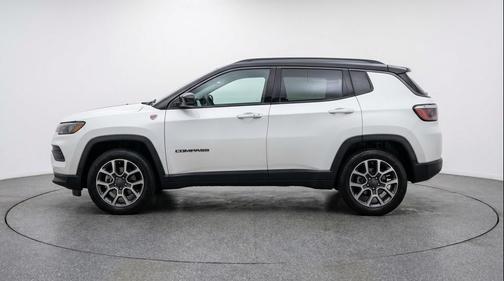Bright White Clearcoat 2025 Jeep Compass Trailhawk