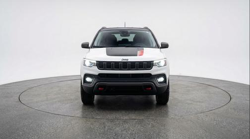 Bright White Clearcoat 2025 Jeep Compass Trailhawk