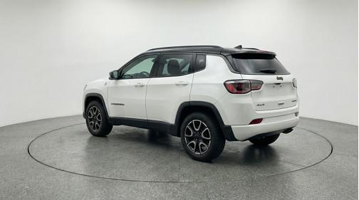 Bright White Clearcoat 2025 Jeep Compass Trailhawk