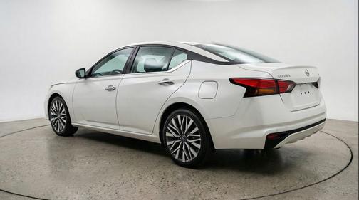 Glacier White 2025 Nissan Altima SV FWD