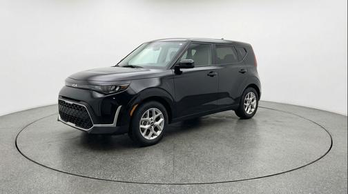 Fusion Black 2025 Kia Soul LX
