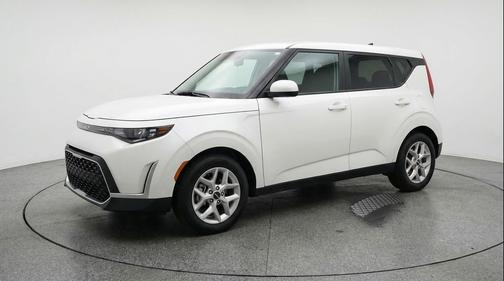 Snow White Pearl 2025 Kia Soul LX