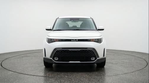 Snow White Pearl 2025 Kia Soul LX