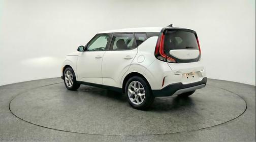 Snow White Pearl 2025 Kia Soul LX