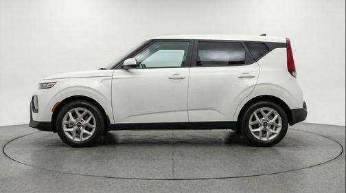 Snow White Pearl 2025 Kia Soul LX