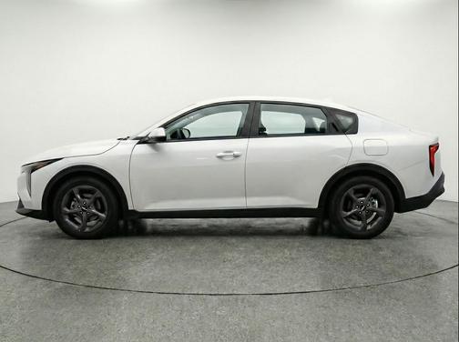 Snow White Pearl 2025 Kia K4 LXS