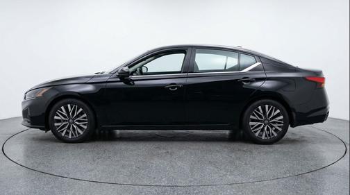 Super Black 2025 Nissan Altima SV FWD