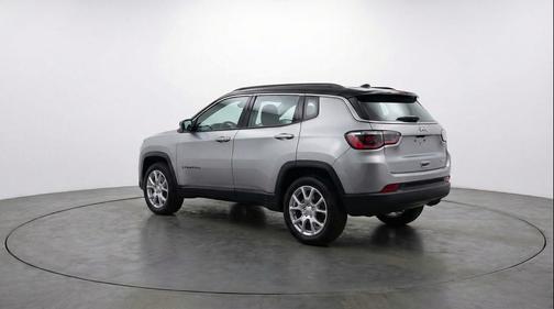 Silver Zynith Metallic Clearcoat 2025 Jeep Compass Limited