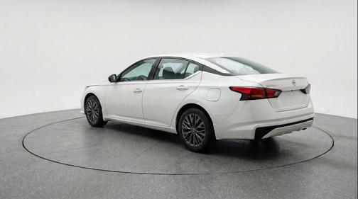 Glacier White 2025 Nissan Altima SV FWD