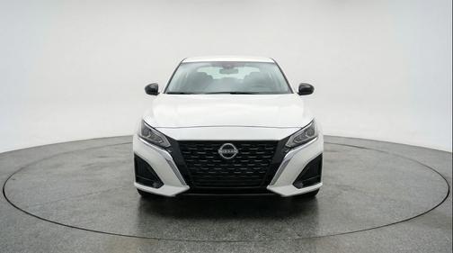 Glacier White 2025 Nissan Altima SV FWD