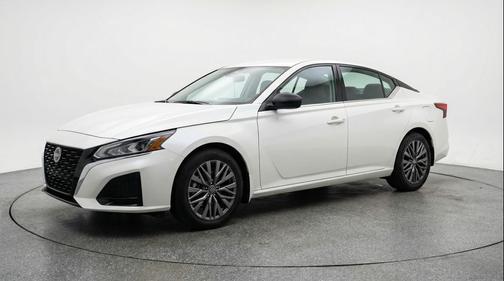 Glacier White 2025 Nissan Altima SV FWD