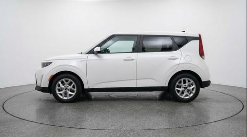Snow White Pearl 2025 Kia Soul LX