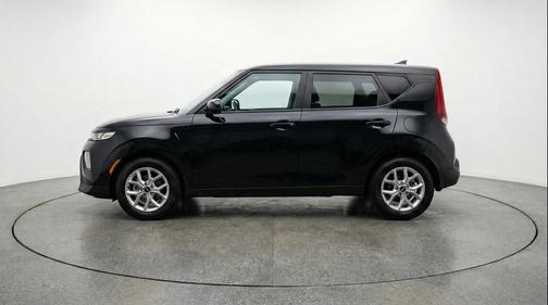 Fusion Black 2025 Kia Soul LX