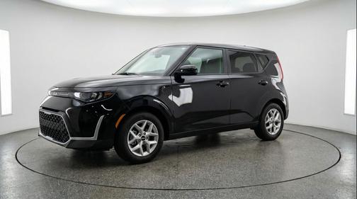 Fusion Black 2025 Kia Soul LX