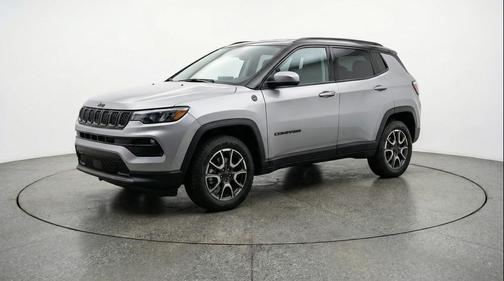 Silver Zynith Metallic Clearcoat 2025 Jeep Compass Trailhawk