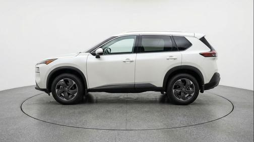 Everest White Pearl Tricoat 2025 Nissan Rogue SV