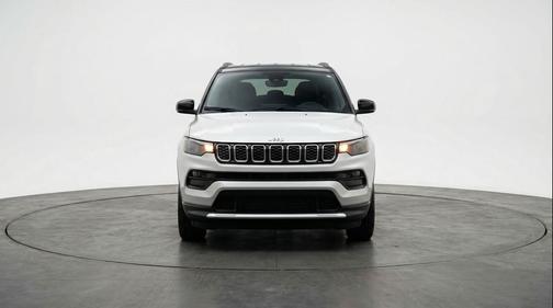 Silver Zynith Metallic Clearcoat 2025 Jeep Compass Limited