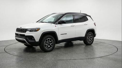 Bright White Clearcoat 2025 Jeep Compass Trailhawk