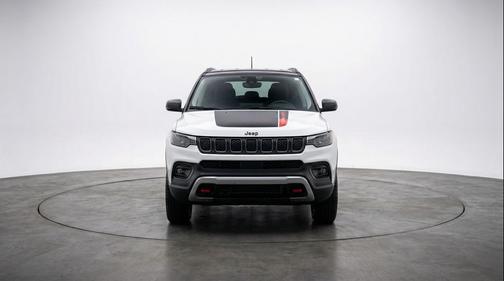 Bright White Clearcoat 2025 Jeep Compass Trailhawk