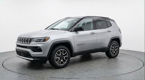 Silver Zynith Metallic Clearcoat 2025 Jeep Compass Trailhawk