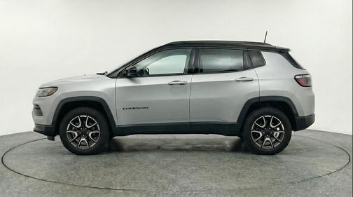 Silver Zynith Metallic Clearcoat 2025 Jeep Compass Trailhawk