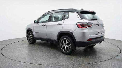 Silver Zynith Metallic Clearcoat 2025 Jeep Compass Limited