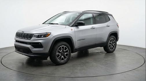 Silver Zynith Metallic Clearcoat 2025 Jeep Compass Trailhawk