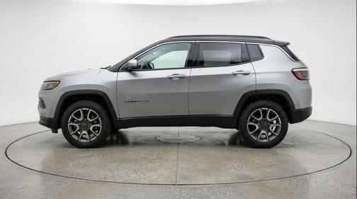 Silver Zynith Metallic Clearcoat 2025 Jeep Compass Trailhawk