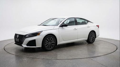 Glacier White 2025 Nissan Altima SV FWD
