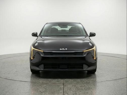 Aurora Black Pearl 2025 Kia K4 LXS
