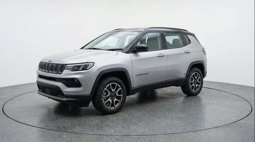 Silver Zynith Metallic Clearcoat 2025 Jeep Compass Trailhawk