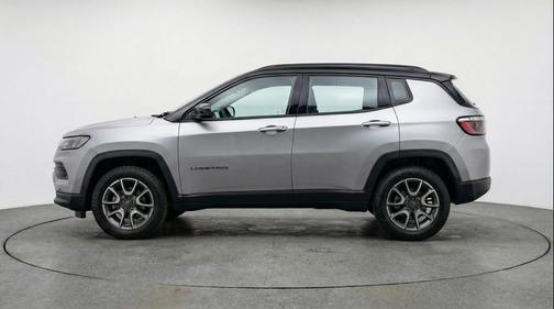 Silver Zynith Metallic Clearcoat 2025 Jeep Compass Trailhawk