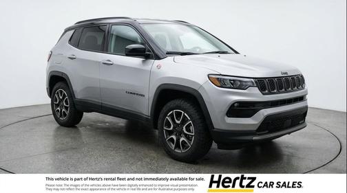 Silver Zynith Metallic Clearcoat 2025 Jeep Compass Trailhawk