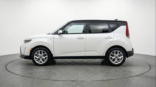Snow White Pearl 2025 Kia Soul LX