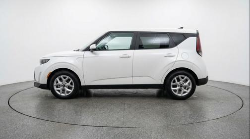 Snow White Pearl 2025 Kia Soul LX