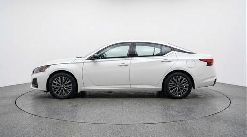 Glacier White 2025 Nissan Altima SV FWD