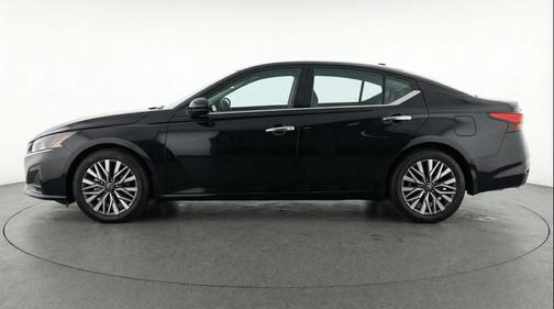 Super Black 2025 Nissan Altima SV FWD