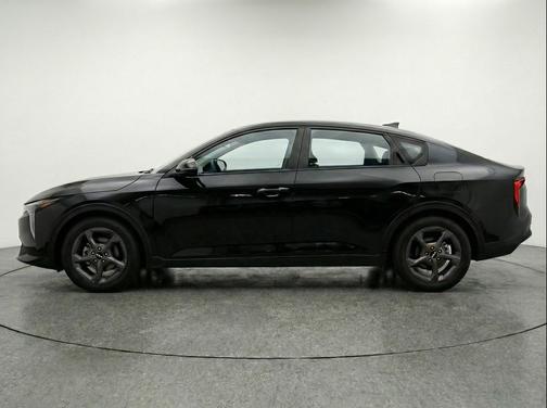Aurora Black Pearl 2025 Kia K4 LXS