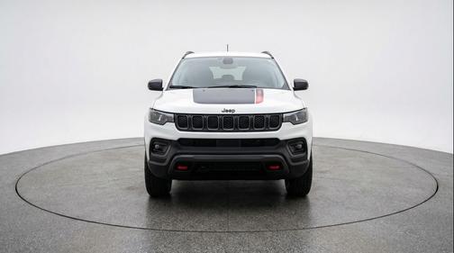 Bright White Clearcoat 2025 Jeep Compass Trailhawk