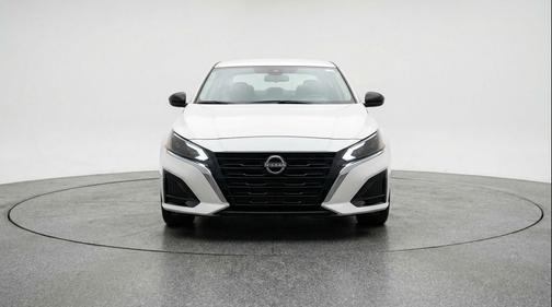 Glacier White 2025 Nissan Altima SV FWD