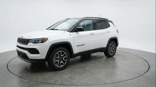 Bright White Clearcoat 2025 Jeep Compass Trailhawk