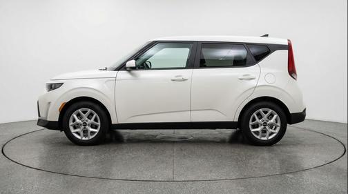 Snow White Pearl 2025 Kia Soul LX