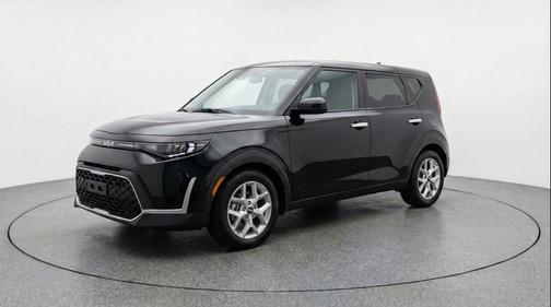 Fusion Black 2025 Kia Soul LX