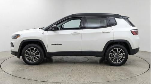 Bright White Clearcoat 2025 Jeep Compass Trailhawk